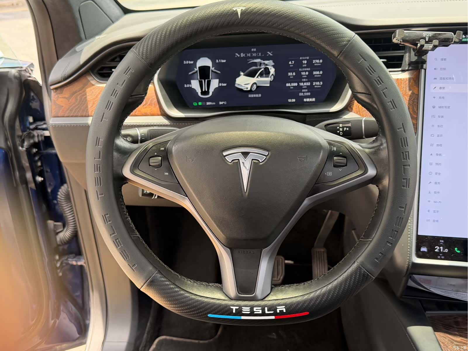 Tesla Model X, 2019 19