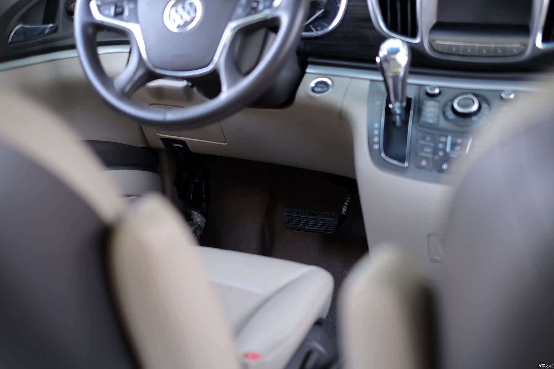 Buick GL8, 2011 34