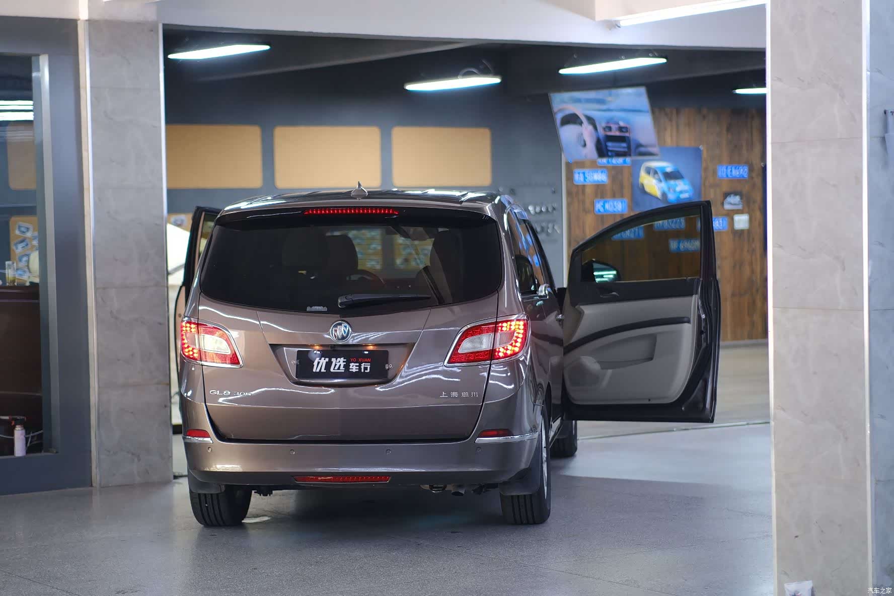 Buick GL8, 2011 14