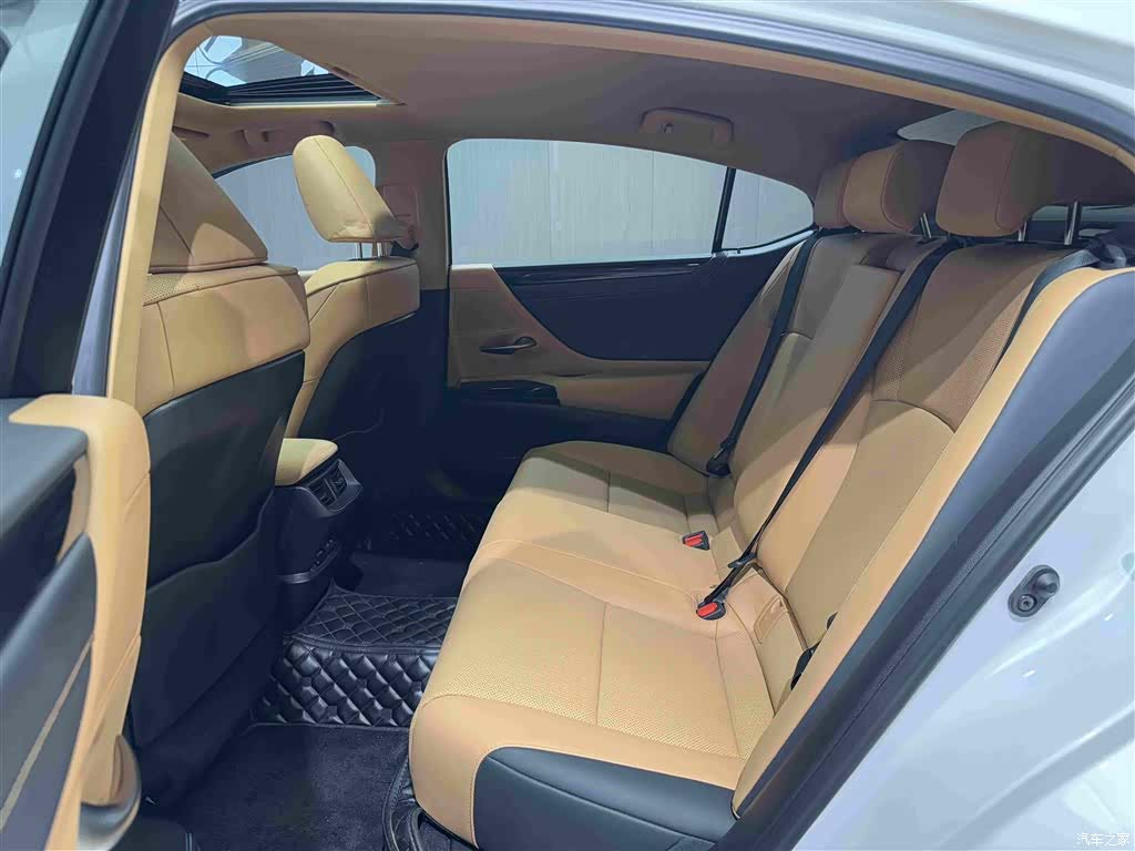 Lexus ES, 2023 7