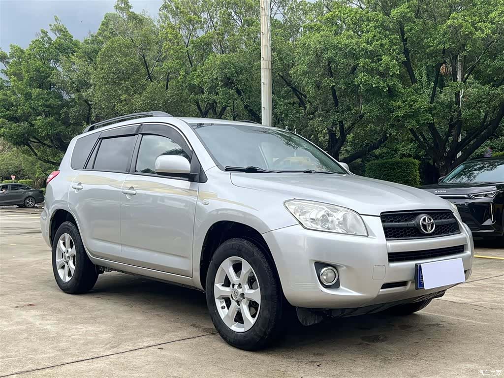 Toyota RAV4, 2011 3