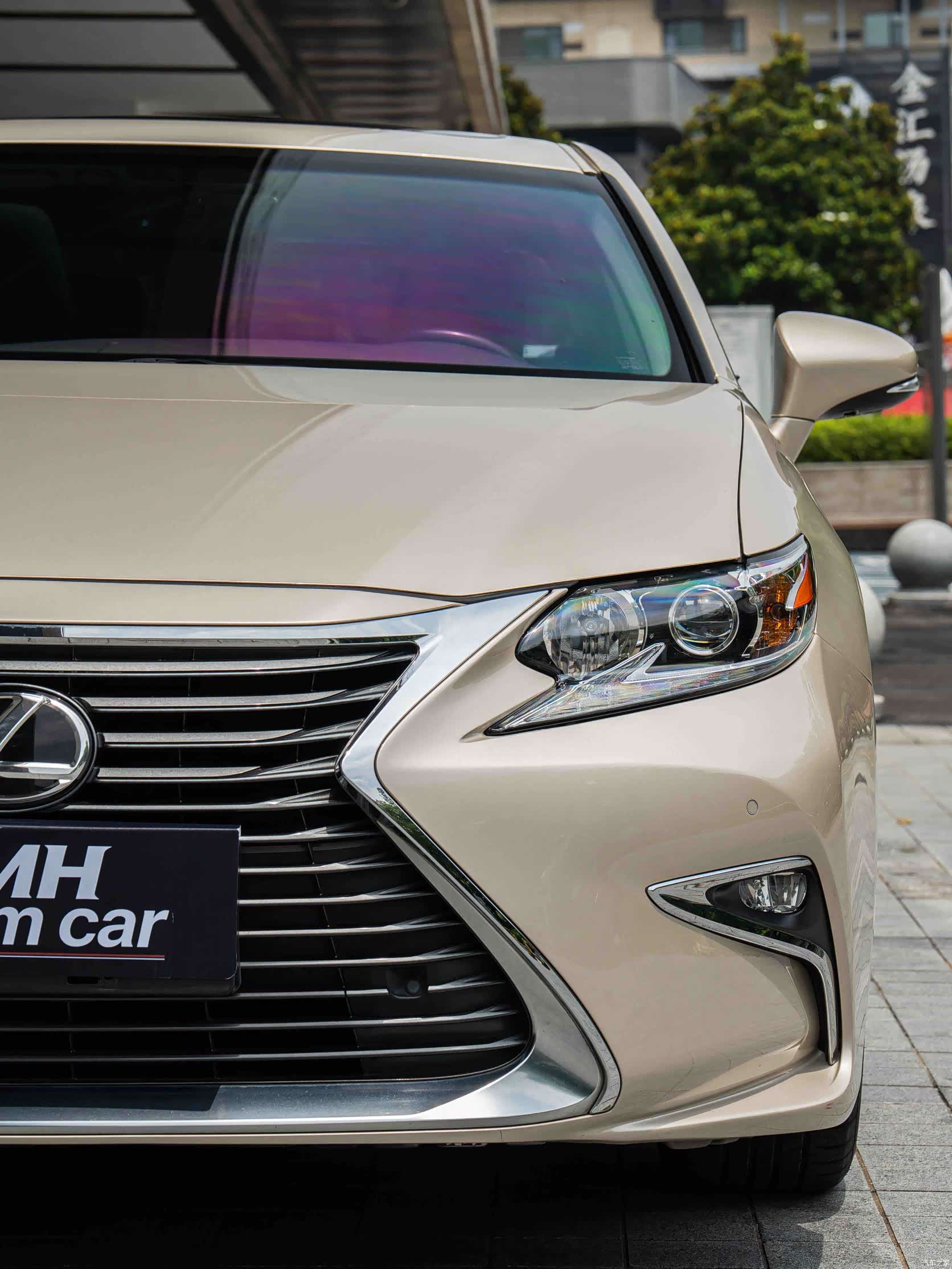 Lexus ES, 2016 3