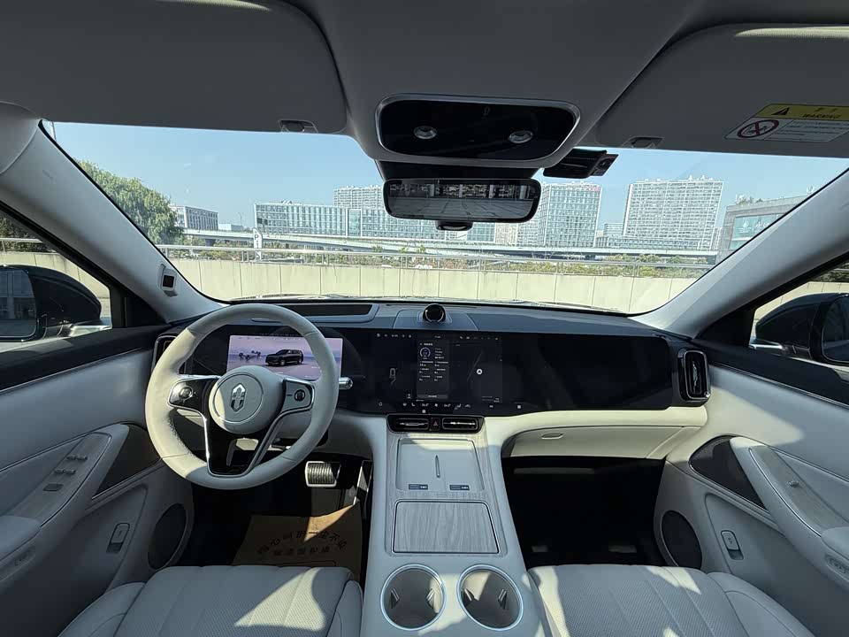 AITO Ask the world M8