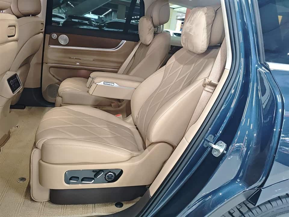 AITO Ask the world M9