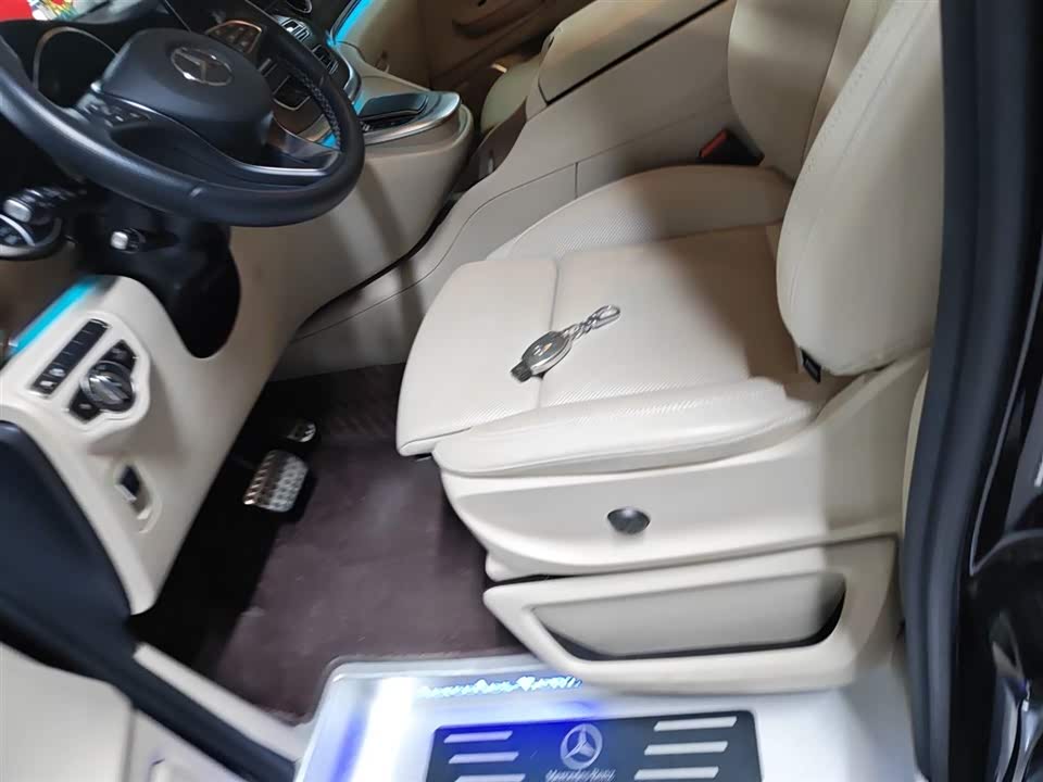 Mercedes-Benz V-class