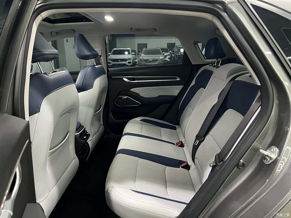 Geely Emgrand, 2021 11