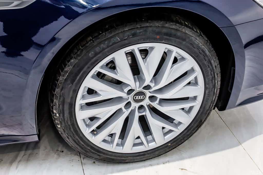 Audi A7L, 2024 23