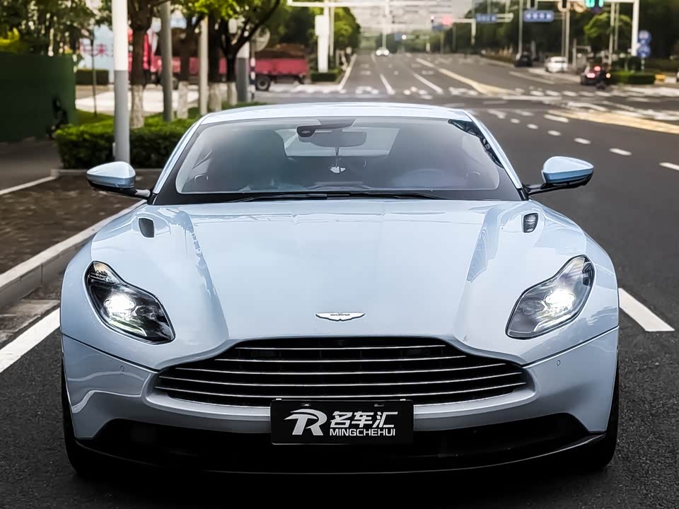 Aston Martin DB11