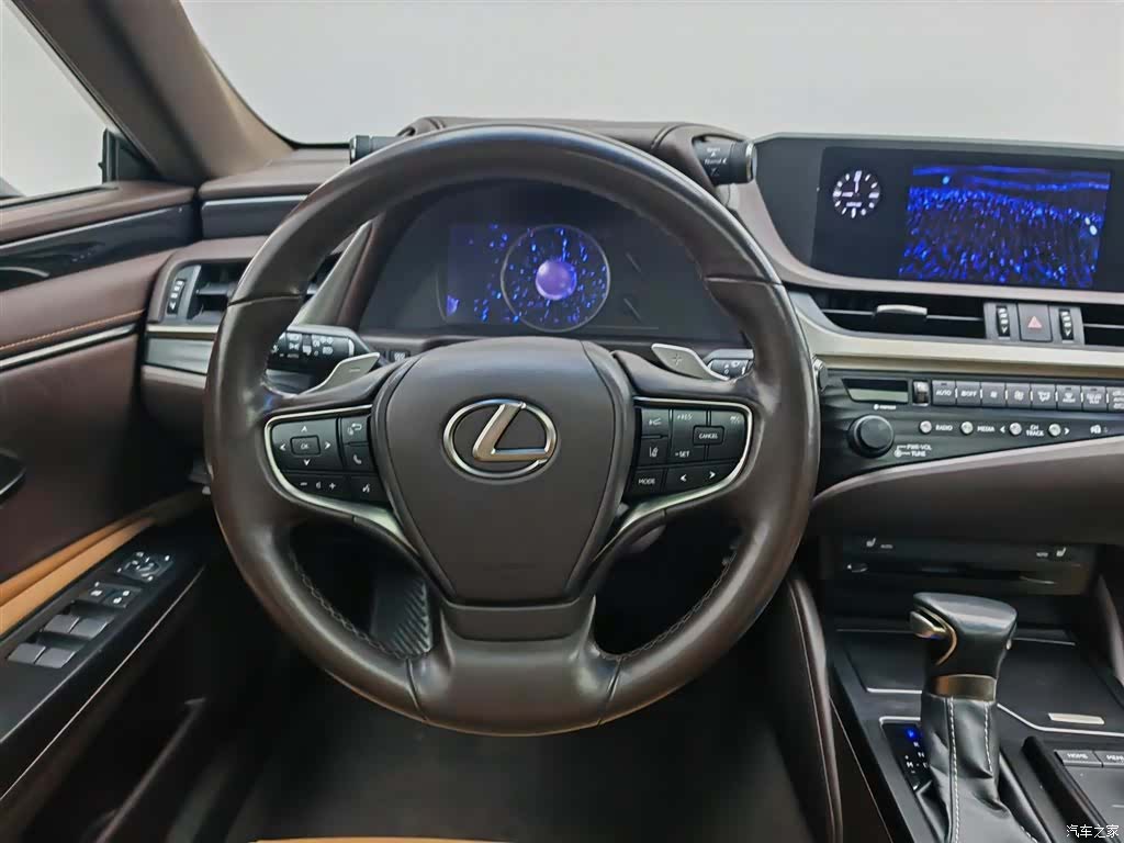 Lexus ES, 2020 11