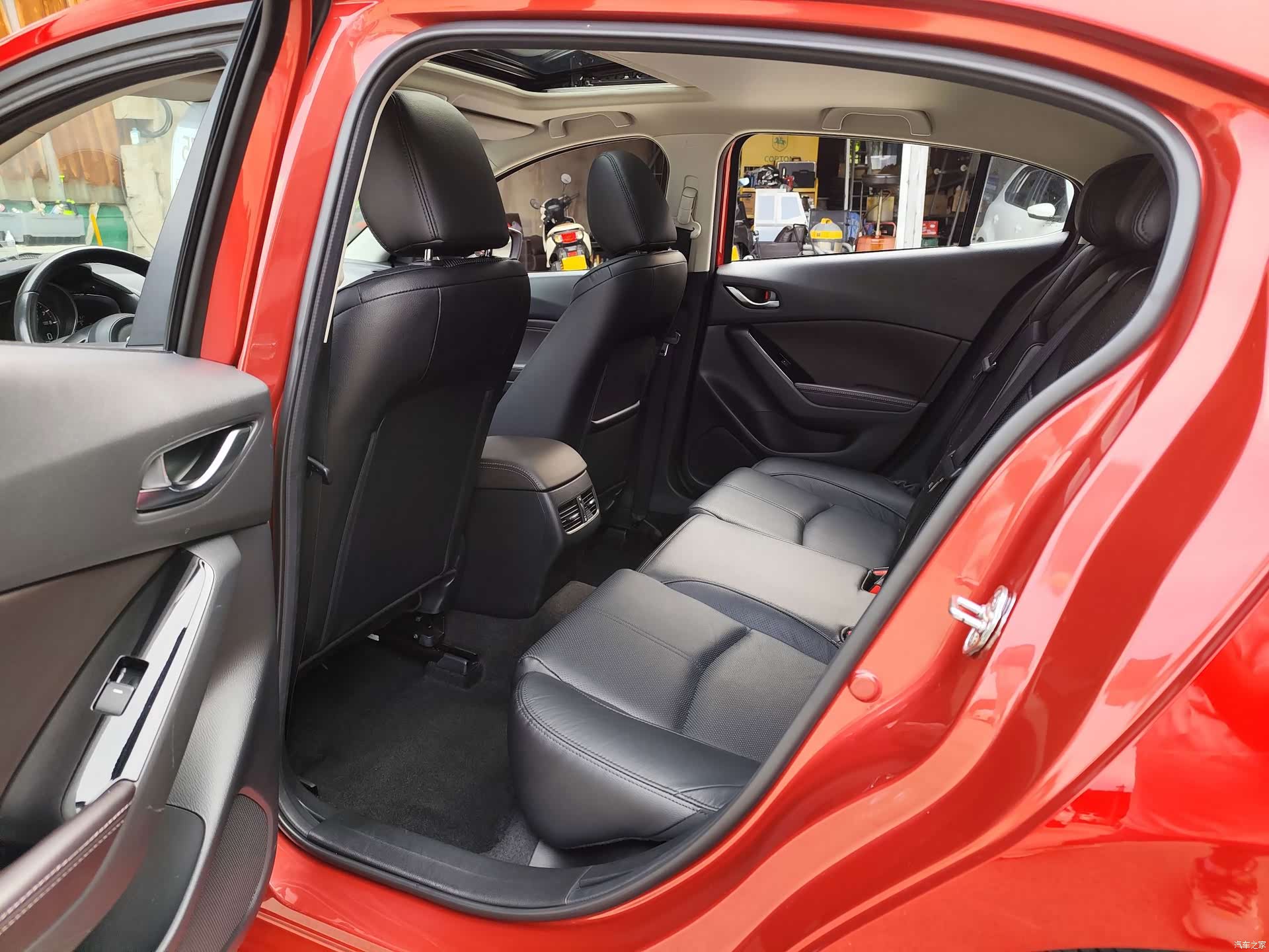 Mazda Mazda3, 2018 11