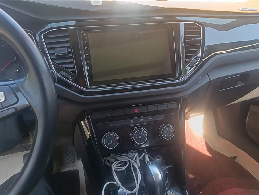 Volkswagen T-ROC exploring Songs