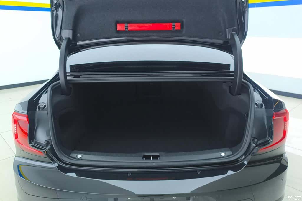 Volvo S90, 2024 4