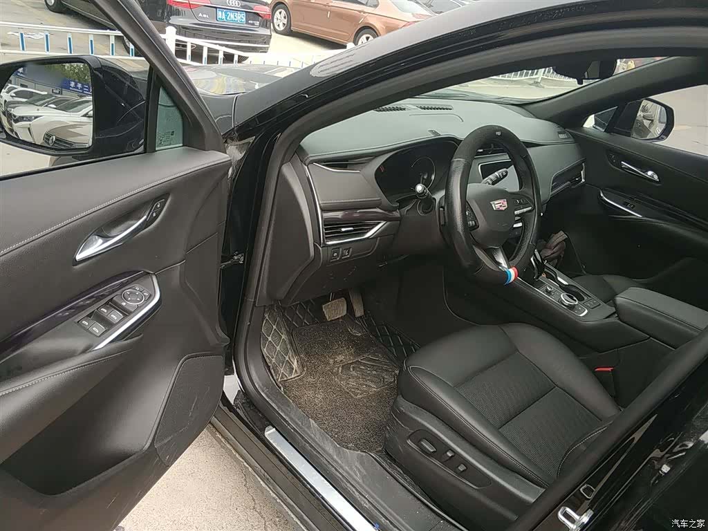 Cadillac XT4, 2022 12