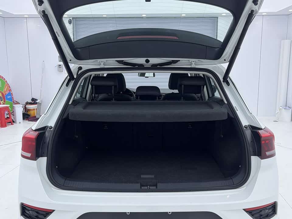 Volkswagen T-ROC exploring Songs