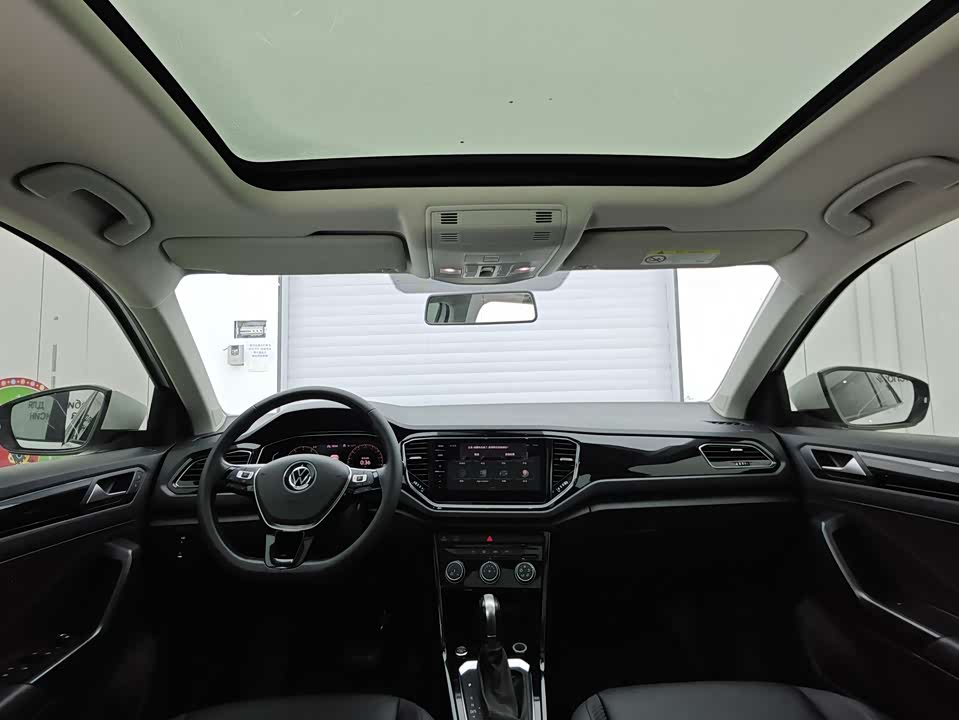 Volkswagen T-ROC exploring Songs