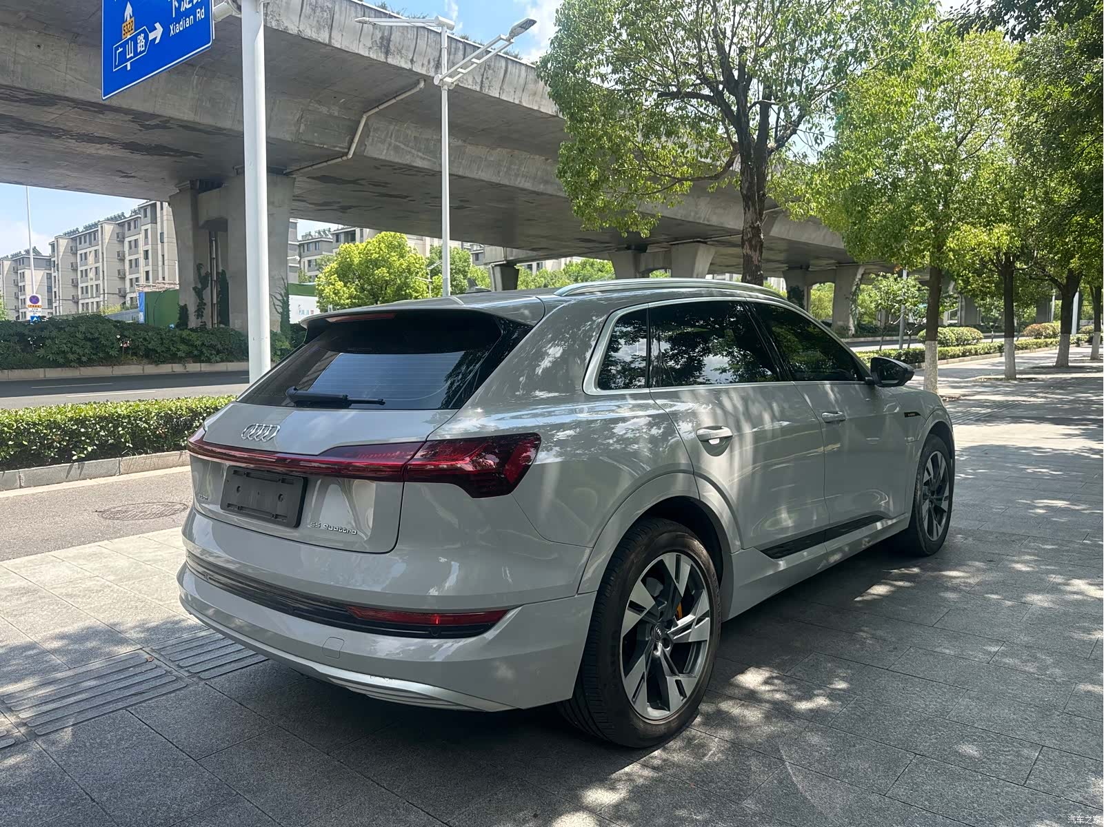 Audi e-tron, 2021 все фото