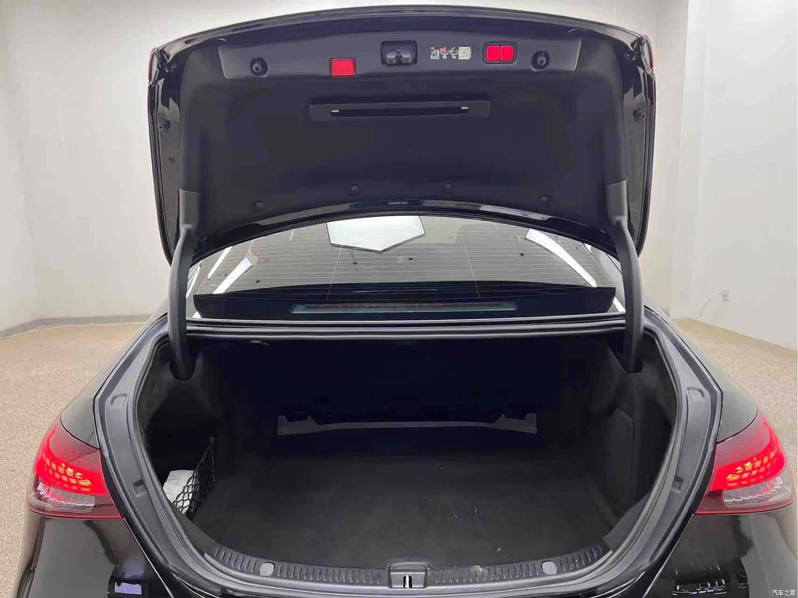 Mercedes-Benz E-Class, 2023 29