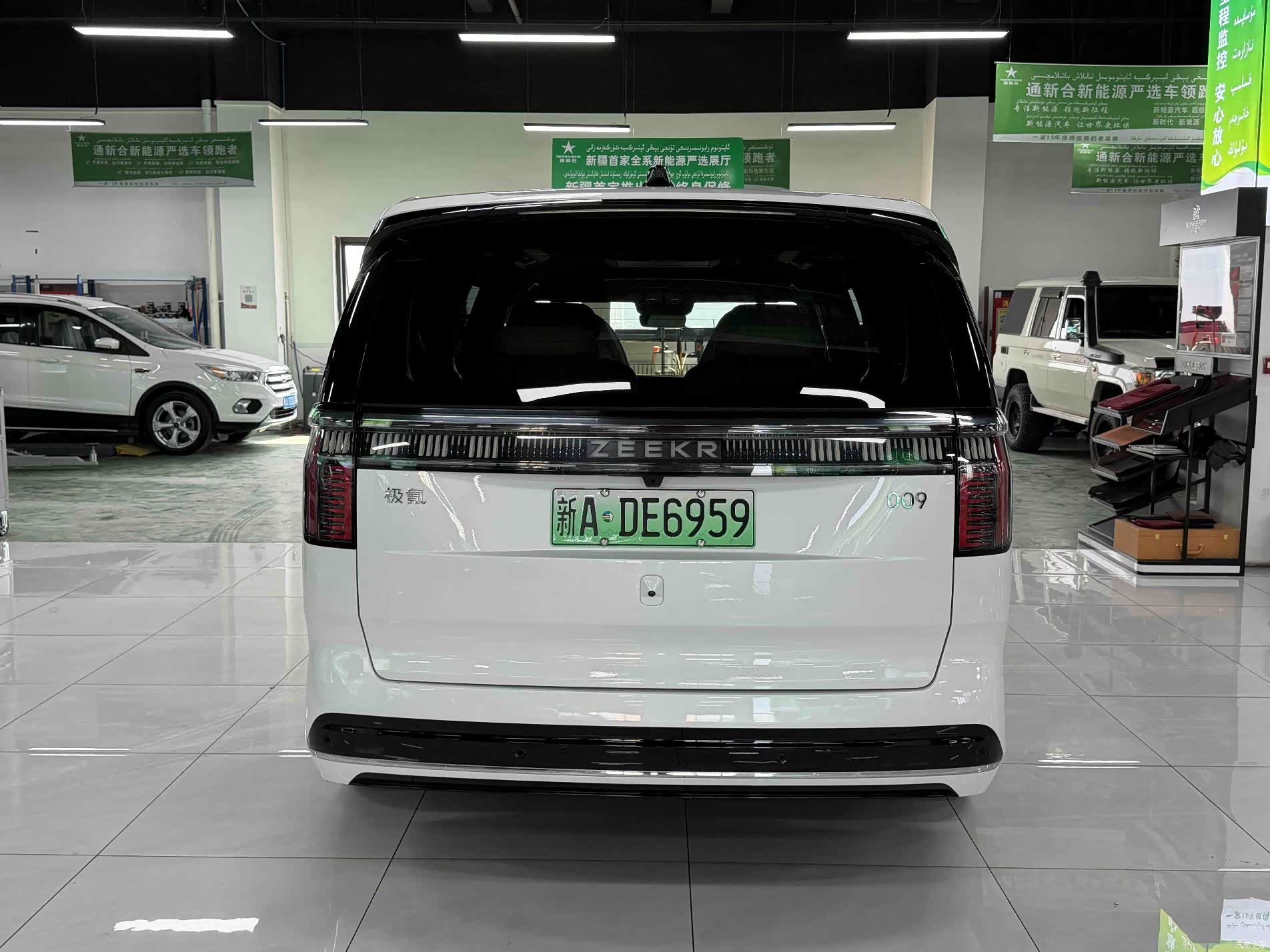 Zeekr 009, 2024 9