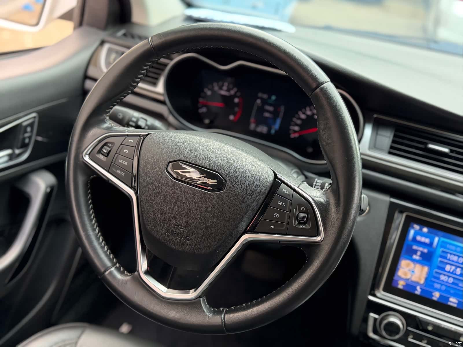 Zotye Z560, 2018 11