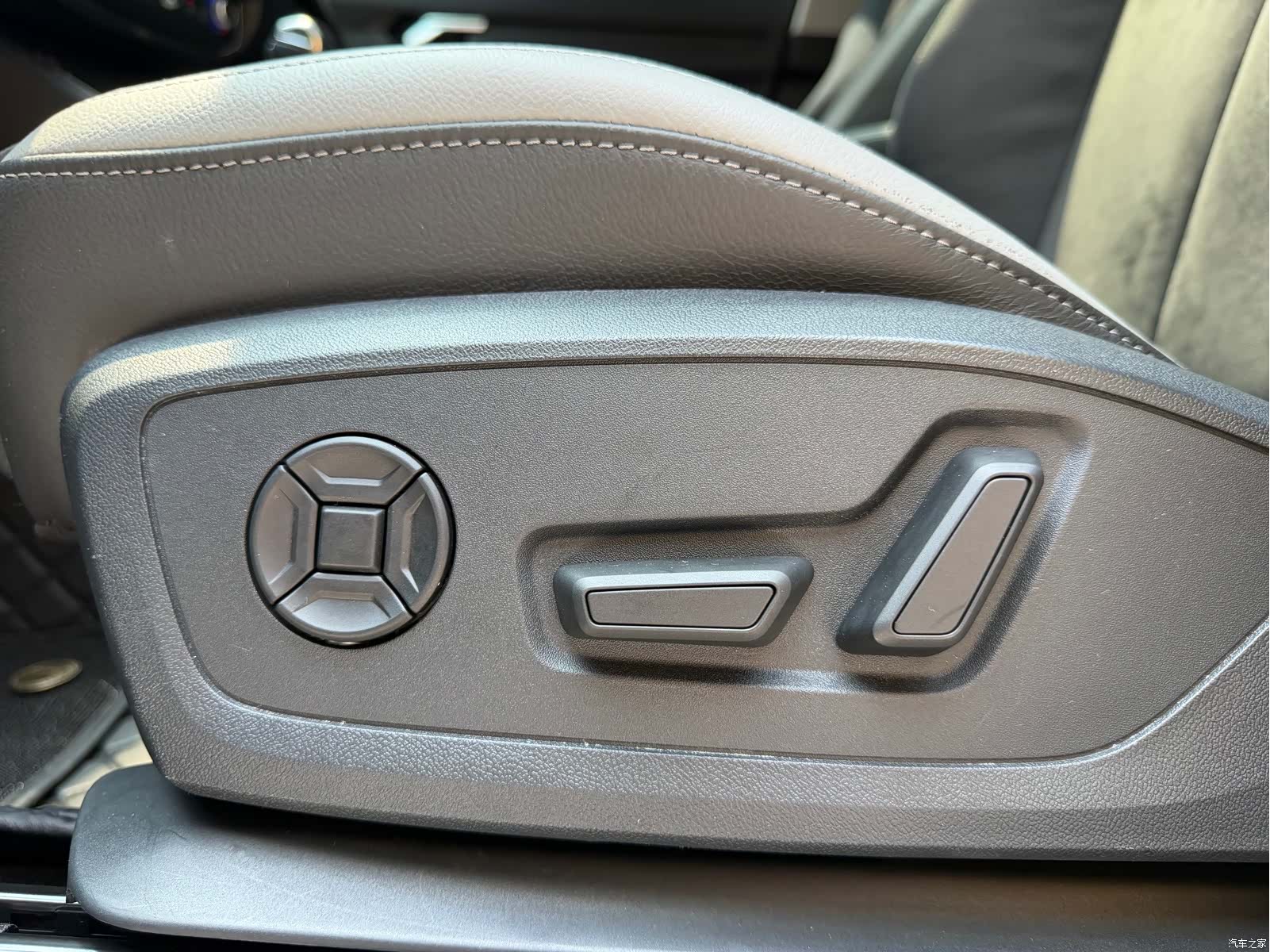 Audi Q3, 2022 12