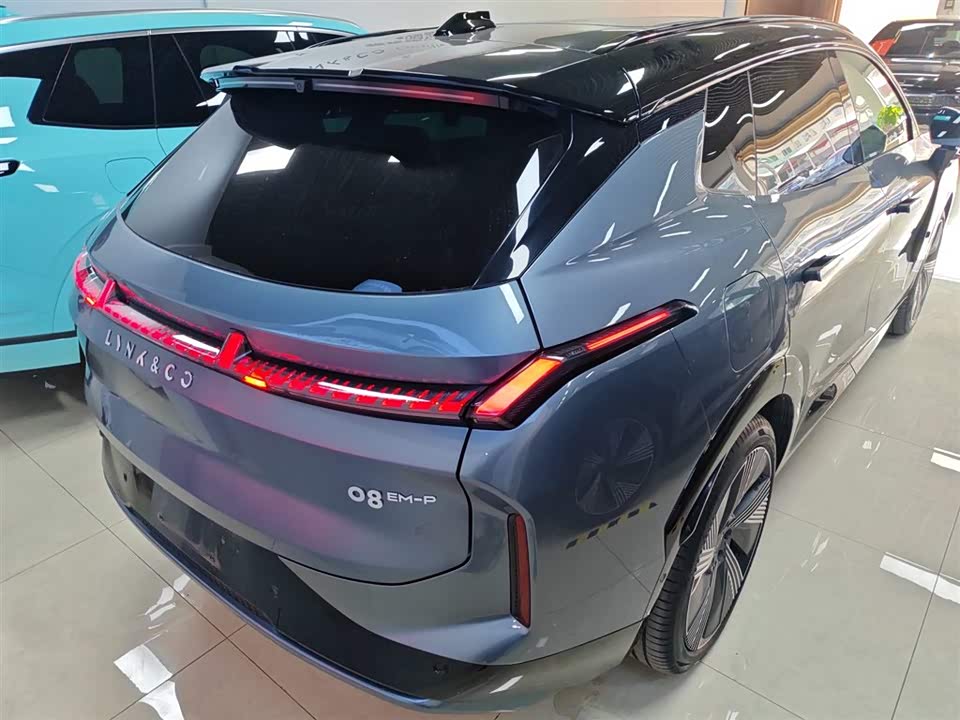 Lynk & Co 08 EM-P