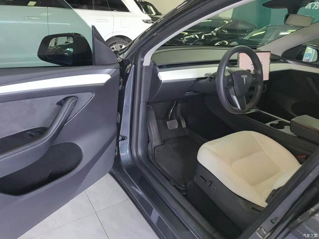 Tesla Model Y, 2022 16