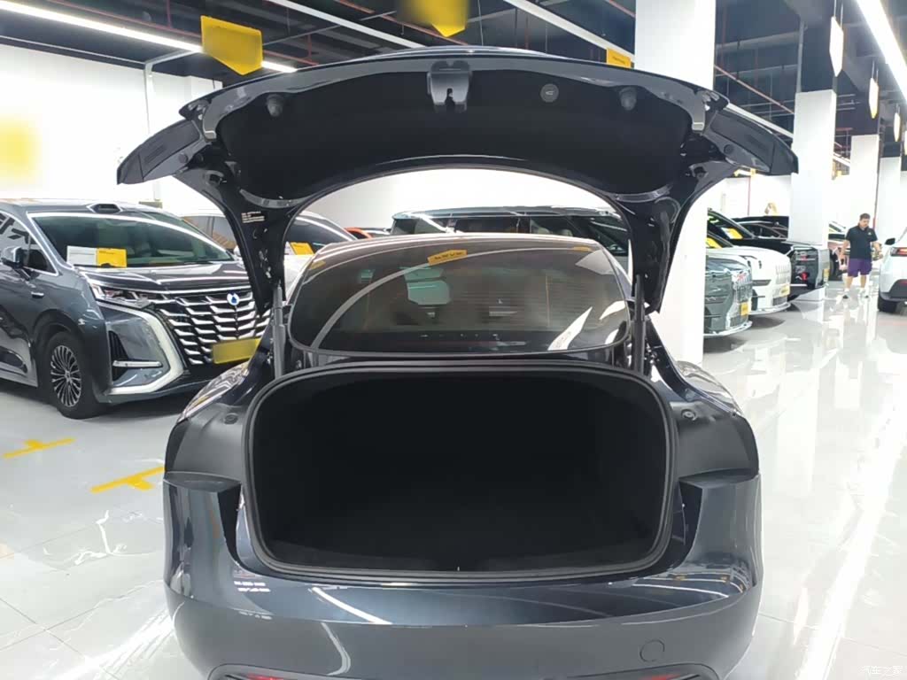 Tesla Model 3, 2025 19
