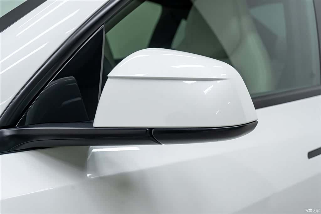 Tesla Model Y, 2025 11