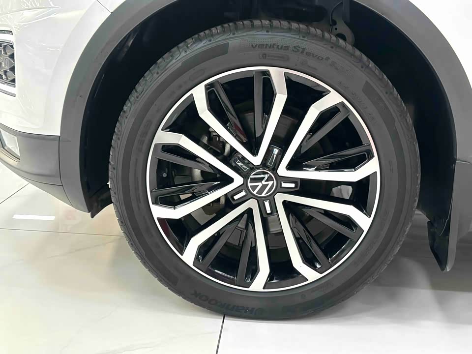 Volkswagen T-ROC exploring Songs