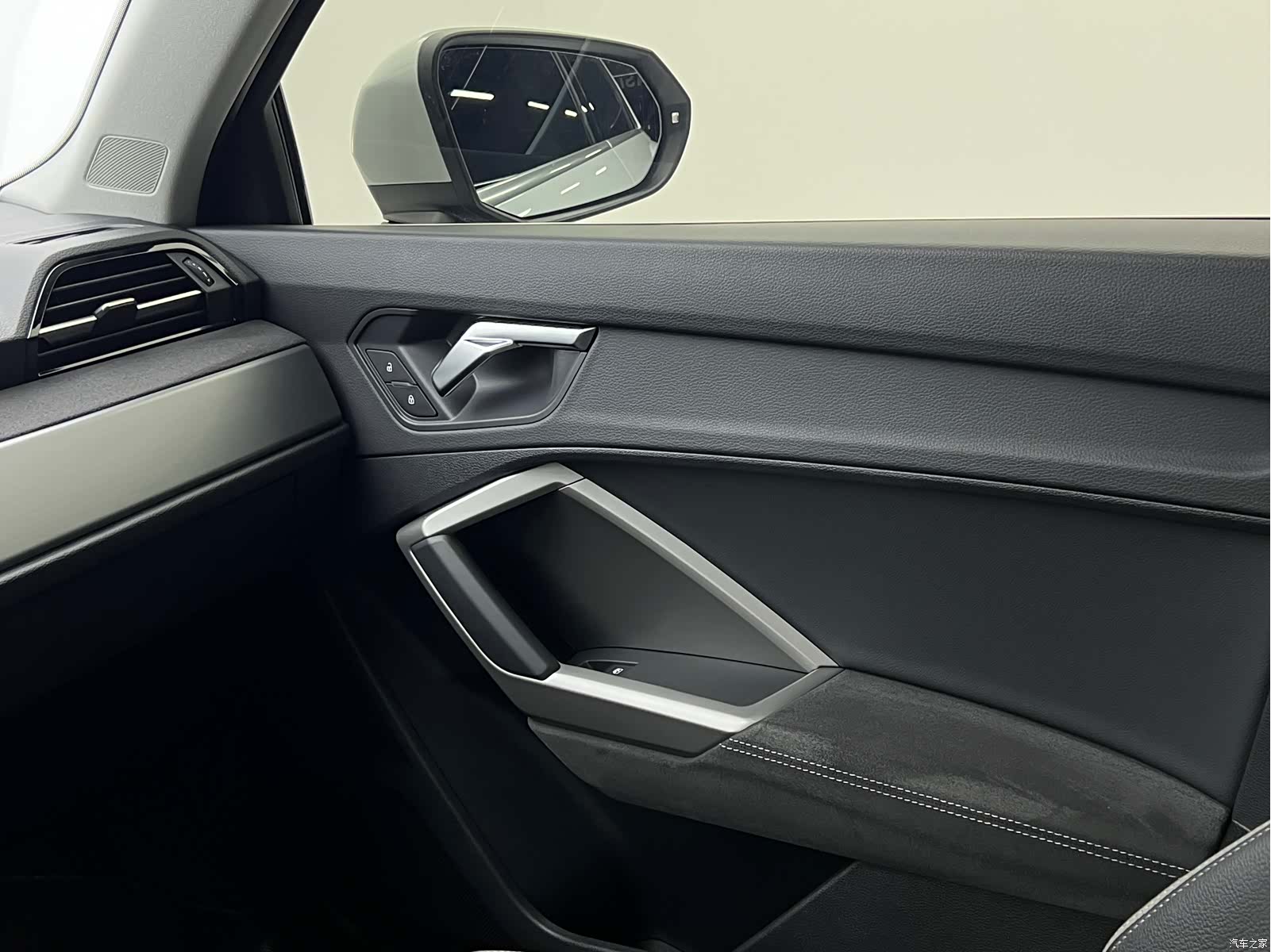 Audi Q3, 2023 10
