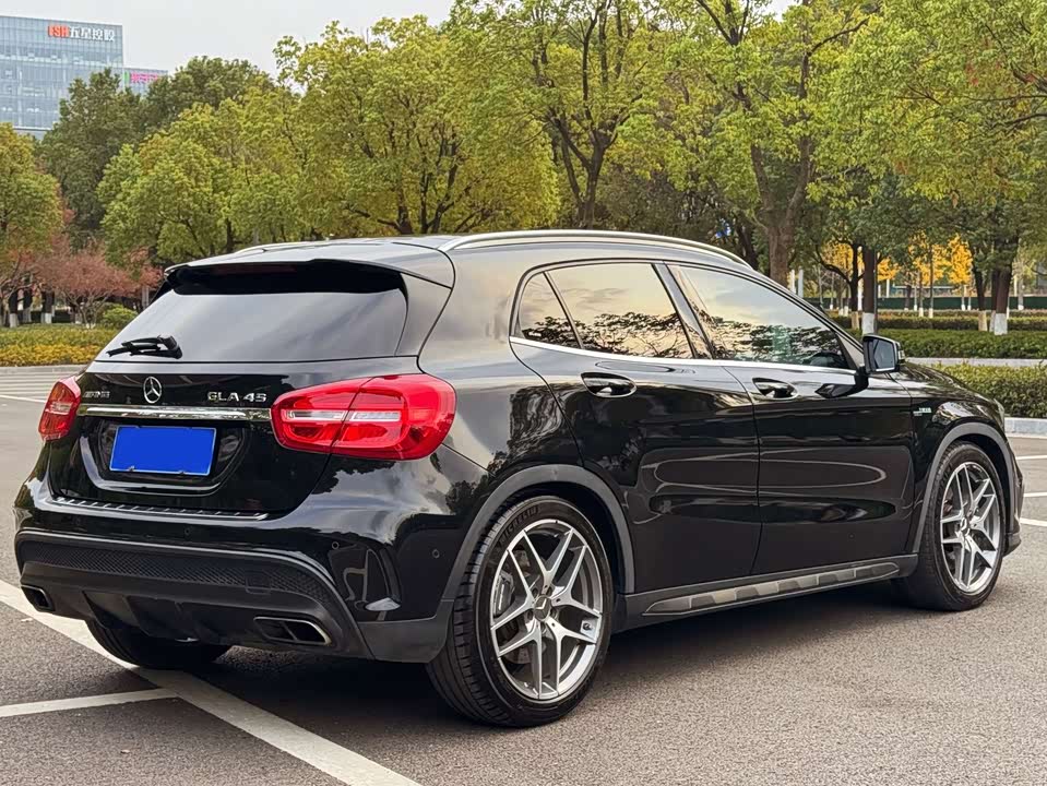 Mercedes-Benz GLA AMG