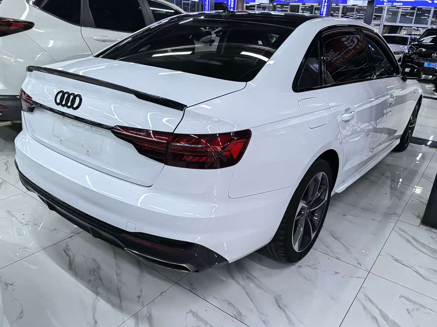 Audi A4L 2022, фото 6