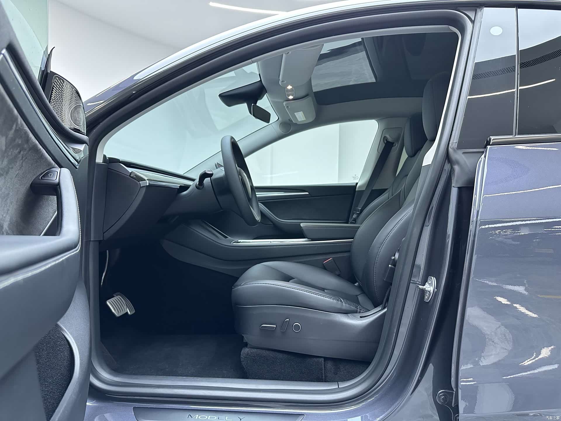 Tesla Model Y, 2023 15