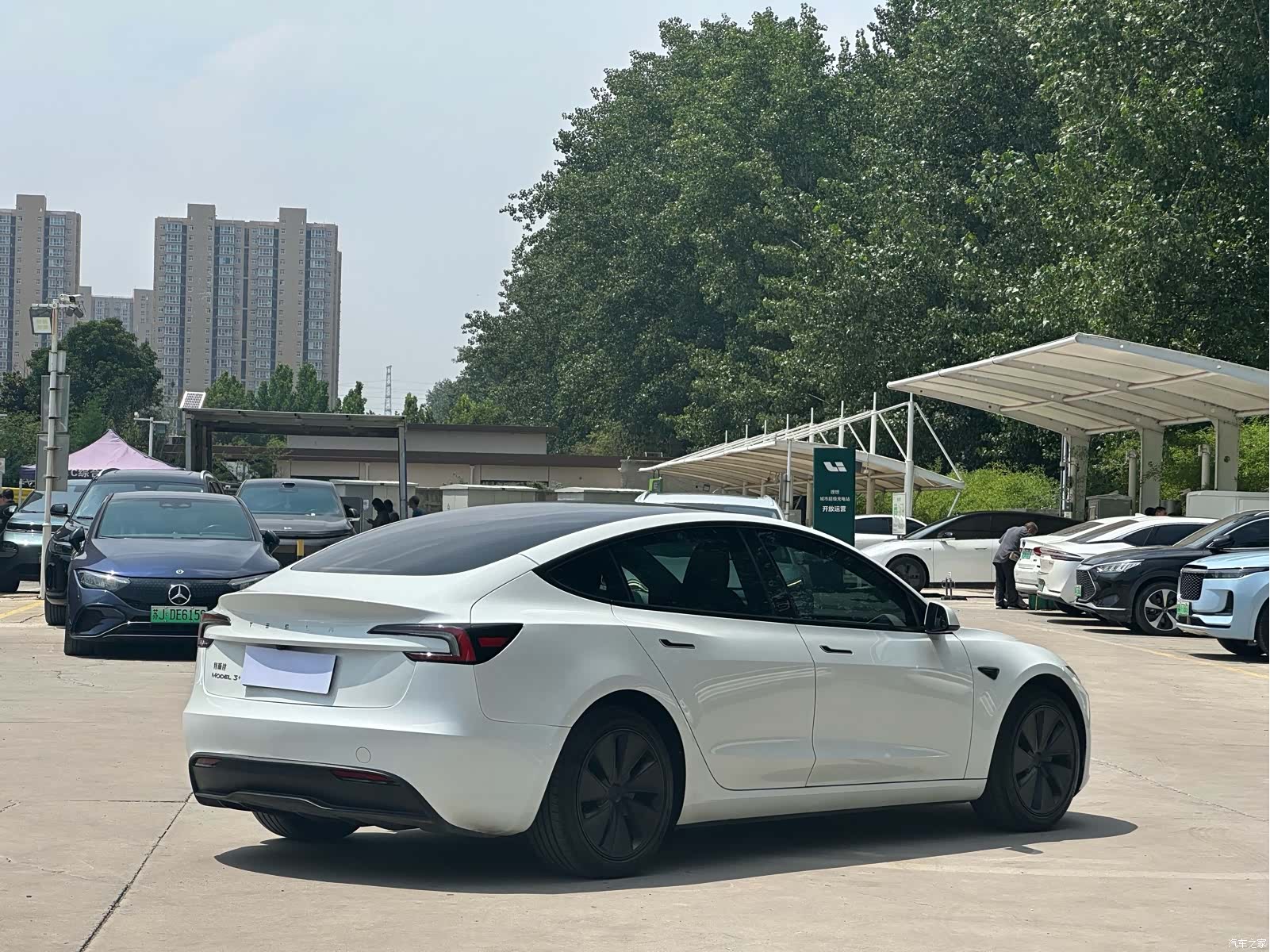 Tesla Model 3, 2025 7