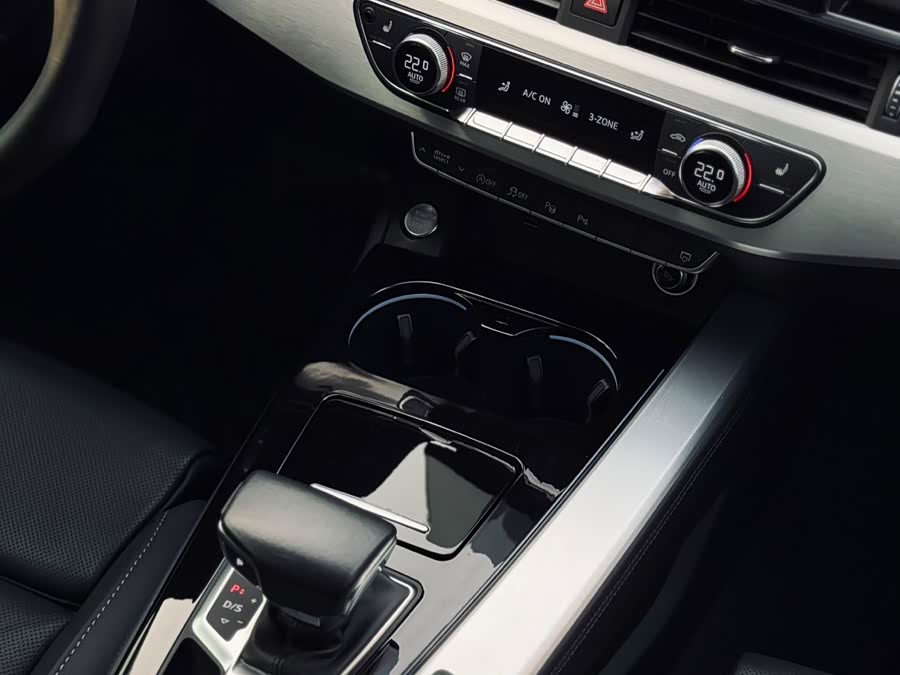 Audi A4L 2023, фото 13