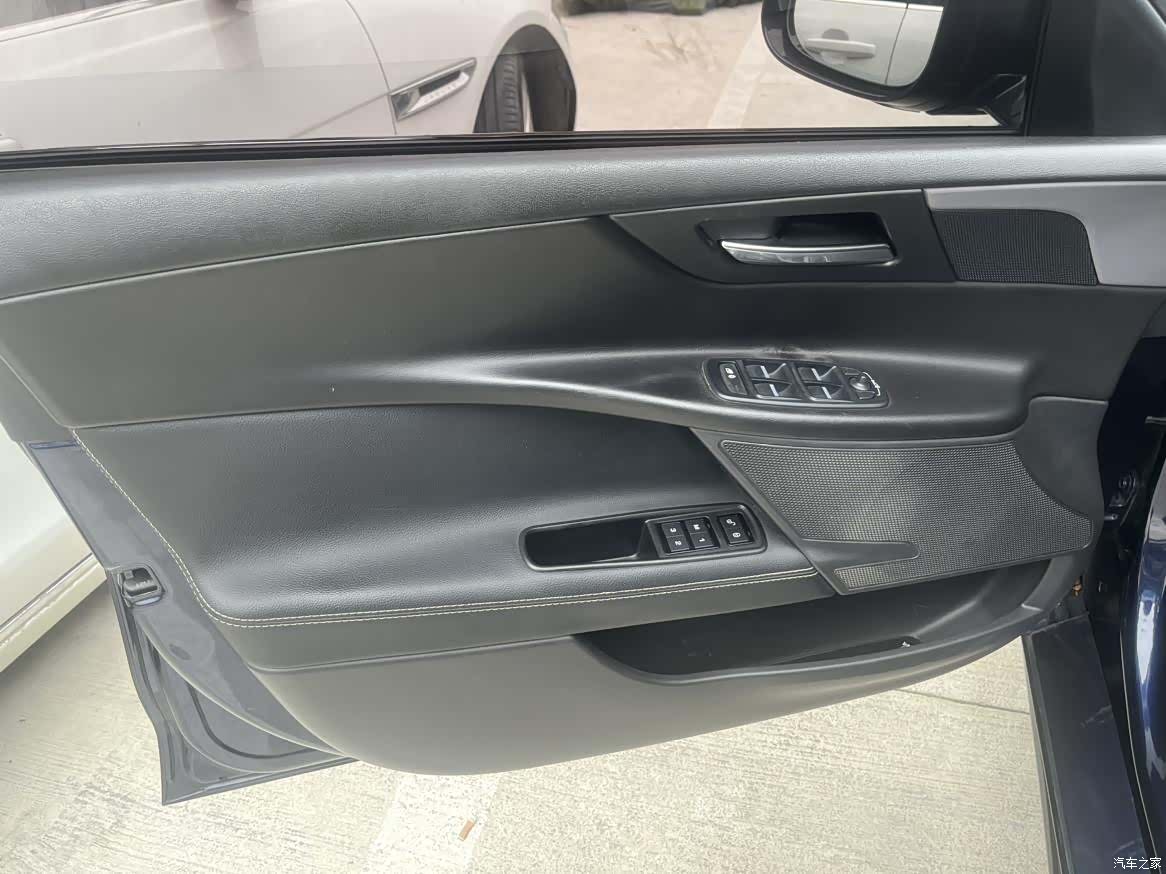 Jaguar XE, 2017 7