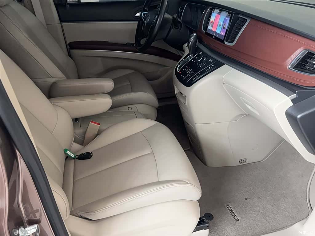 Buick GL8, 2020 4