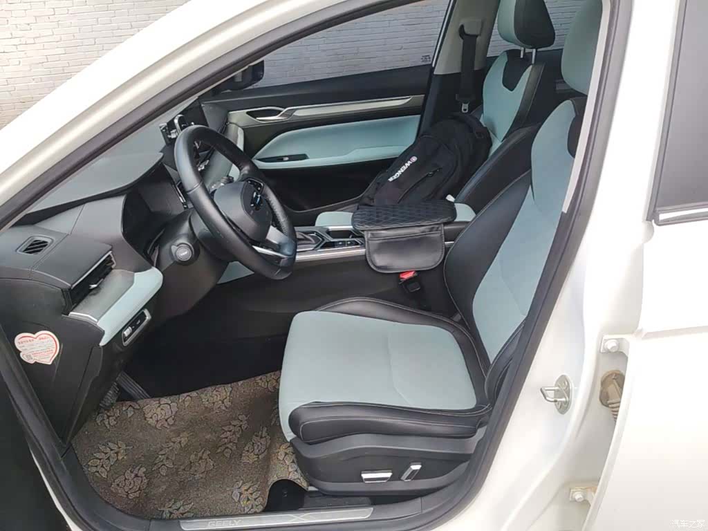 Geely Emgrand, 2021 15