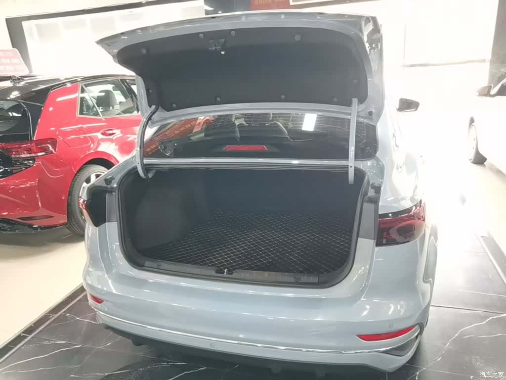Geely Emgrand, 2023 19