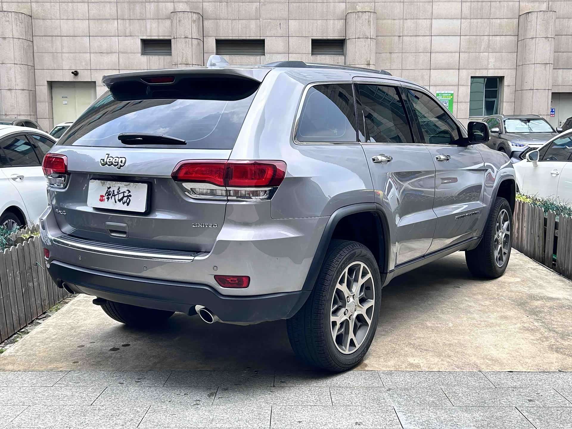 Jeep Grand Cherokee, 2022 4