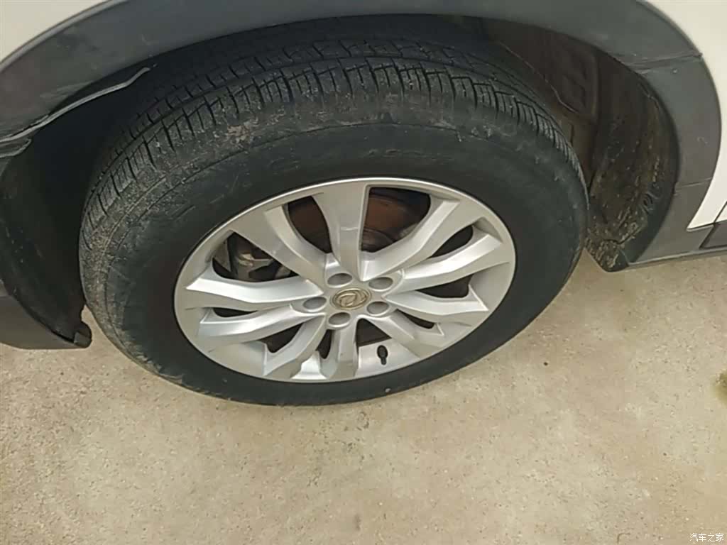 DongFeng AX7, 2015 23