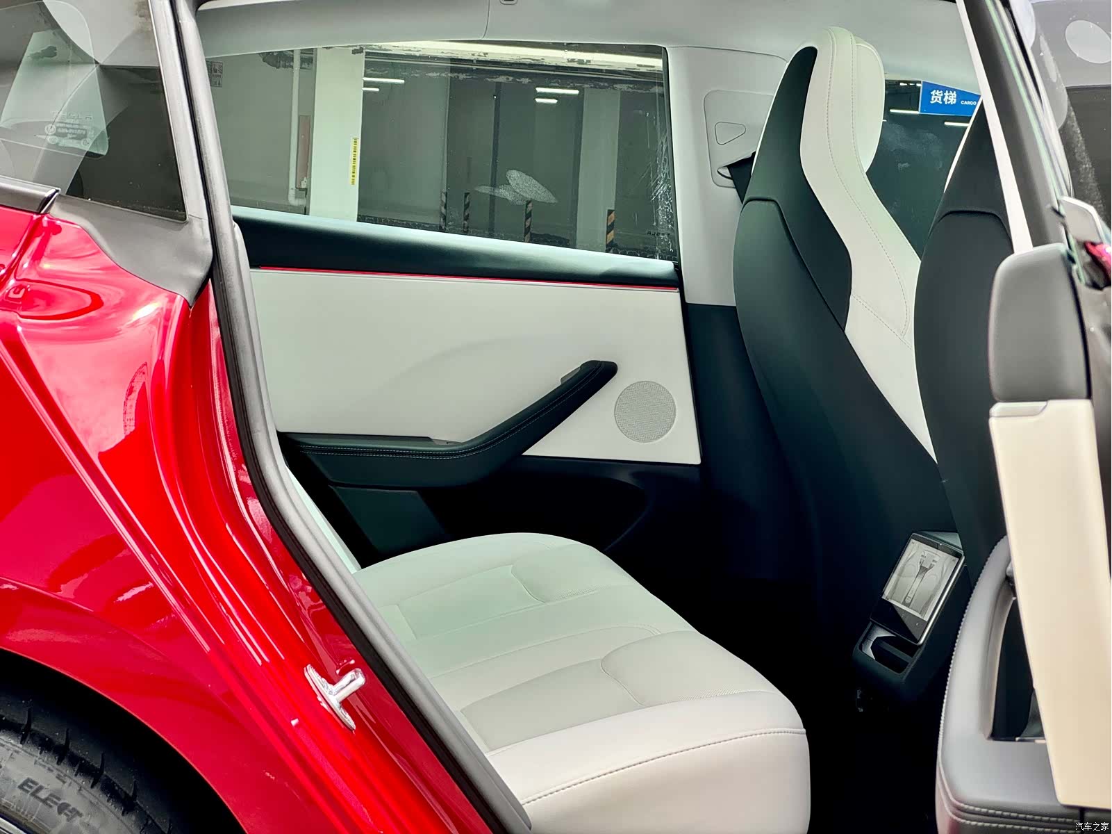 Tesla Model 3, 2025 9