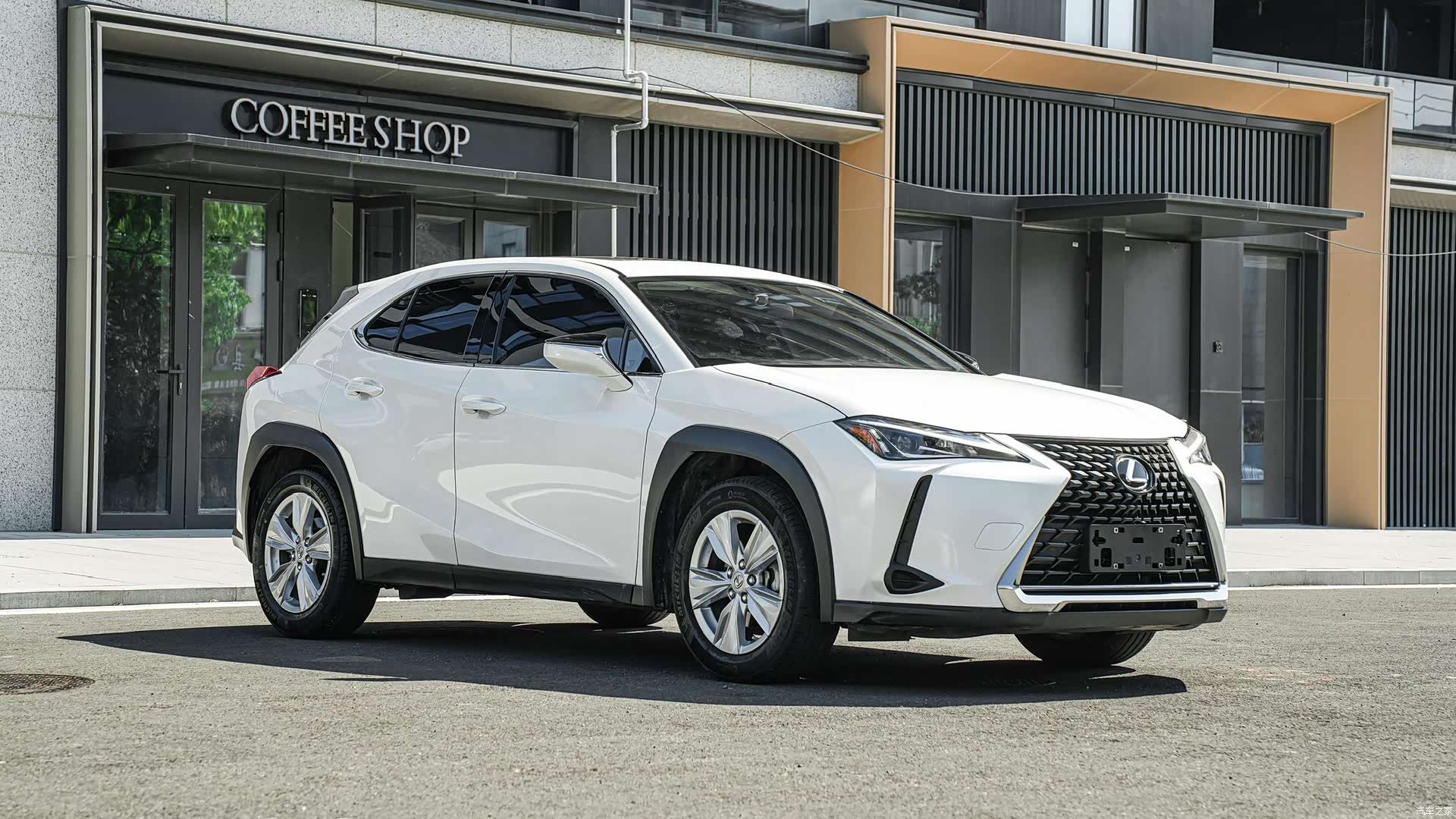 Lexus UX, 2021 3