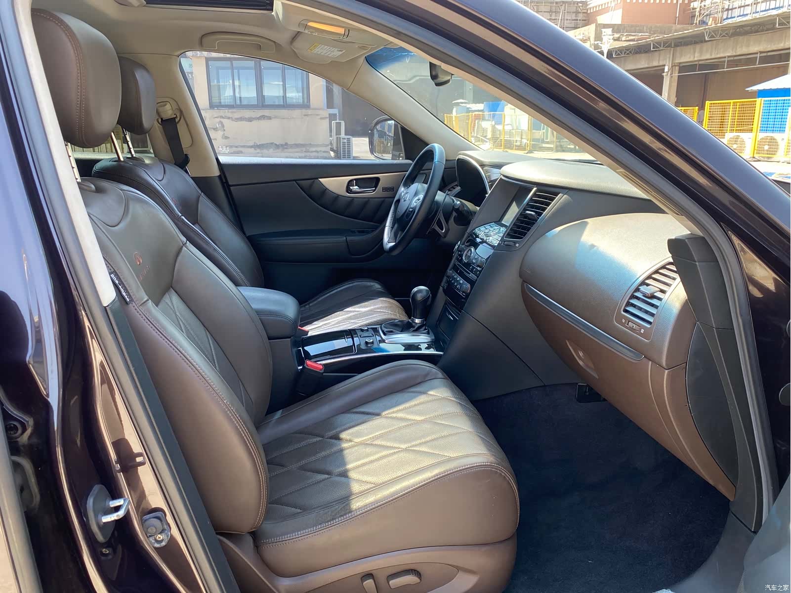 Infiniti QX70, 2014 13