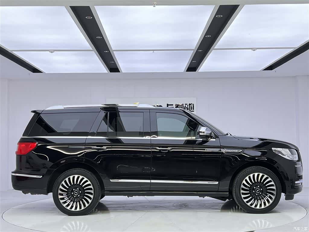 Lincoln Navigator, 2021 4