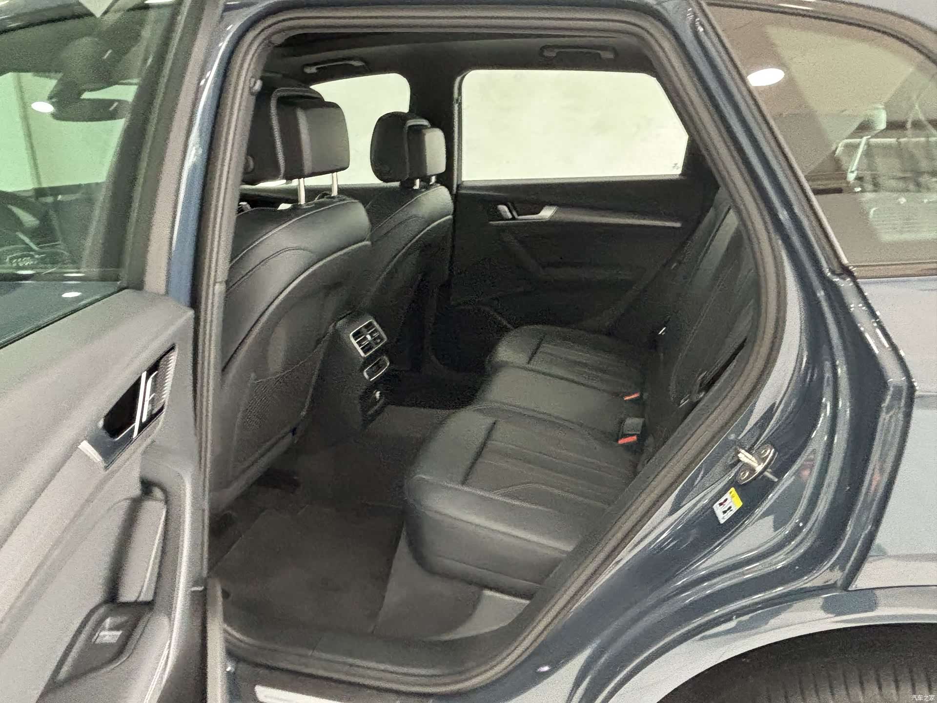 Audi Q5L, 2025 24