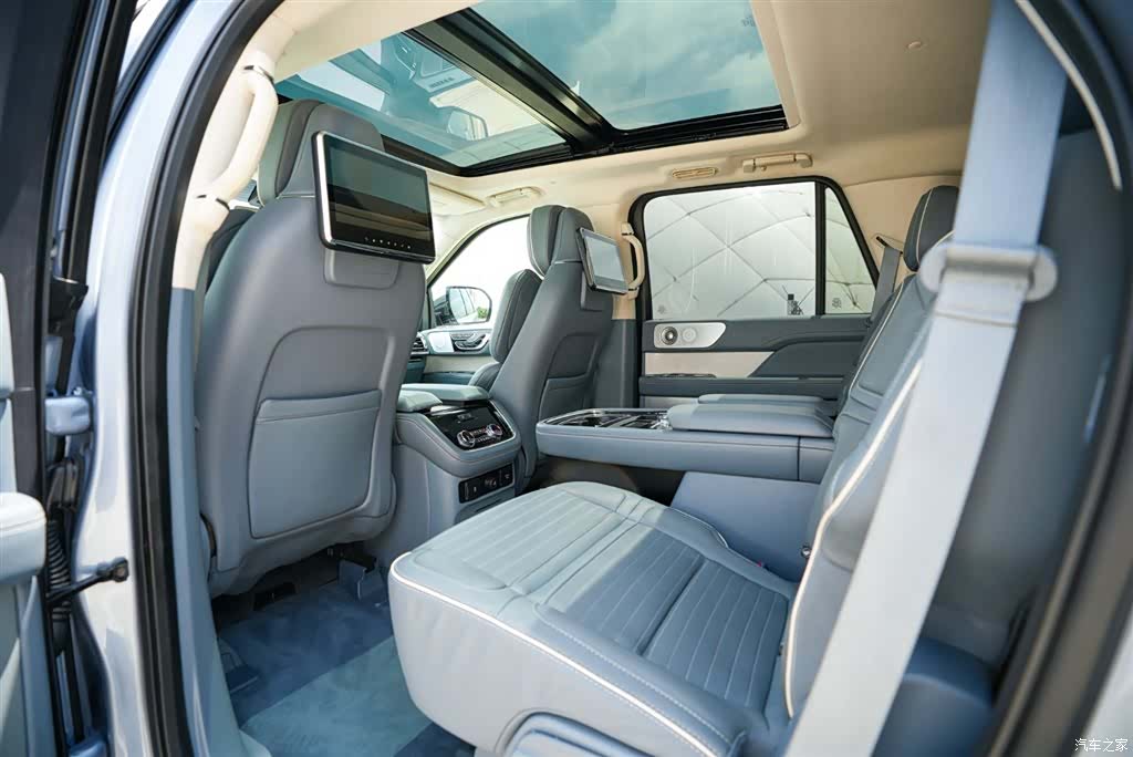 Lincoln Navigator, 2019 10