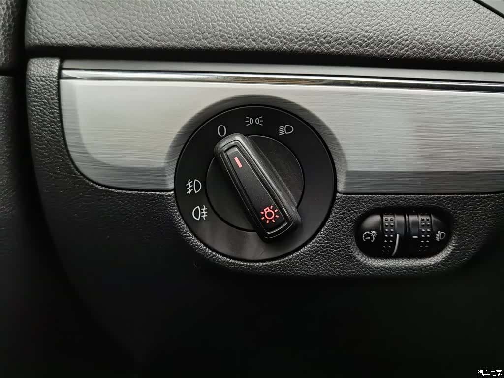 Volkswagen Sagitar, 2016 21