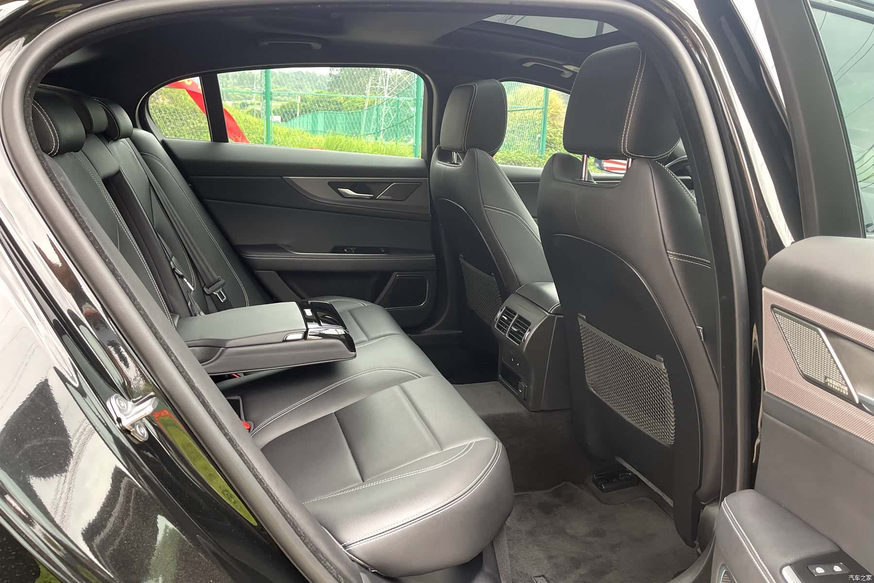 Land Rover XEL, 2023 18