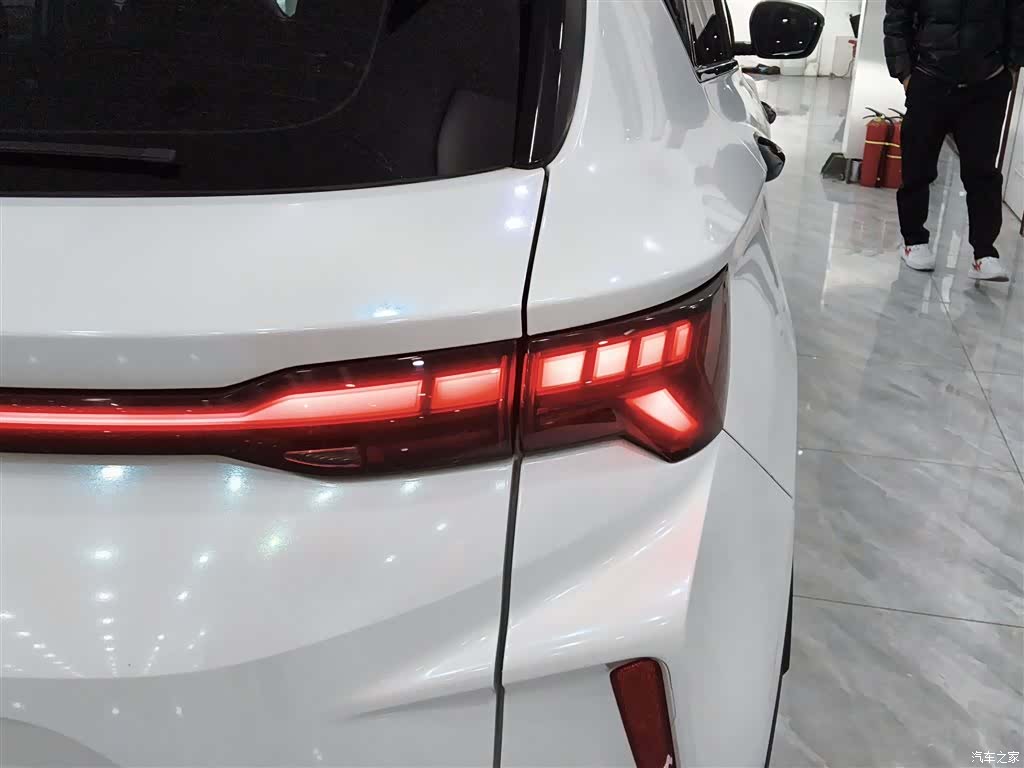 Geely Coolray, 2023 24